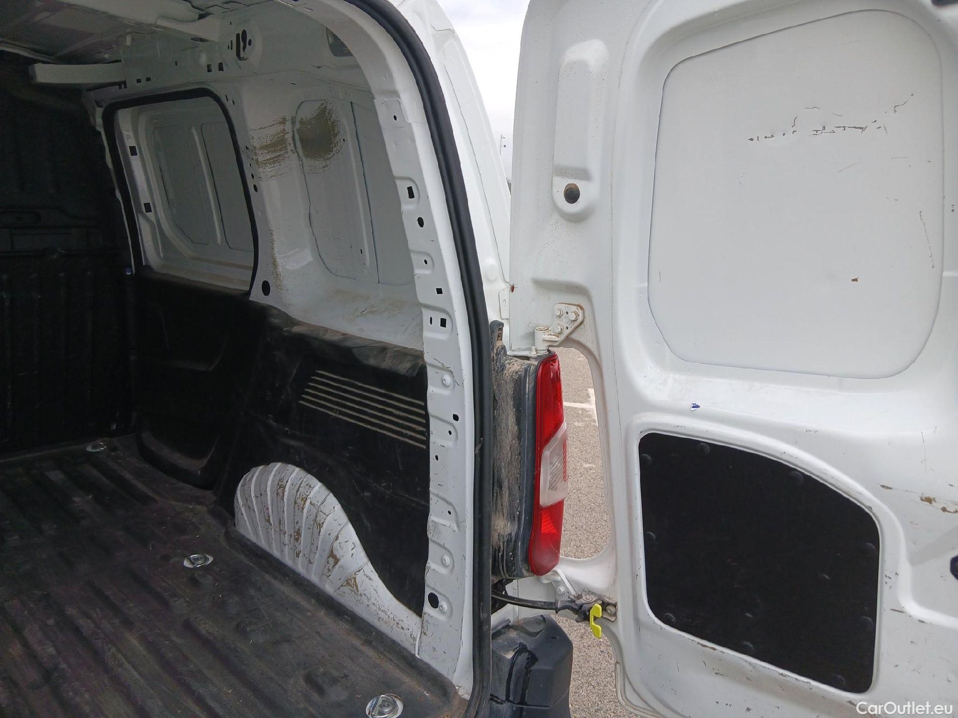  Peugeot  Partner PEUGEOT  / 2018 / 3P / furgón derivado de turismo Pro Standard 600kg BlueHDi 73kW #5