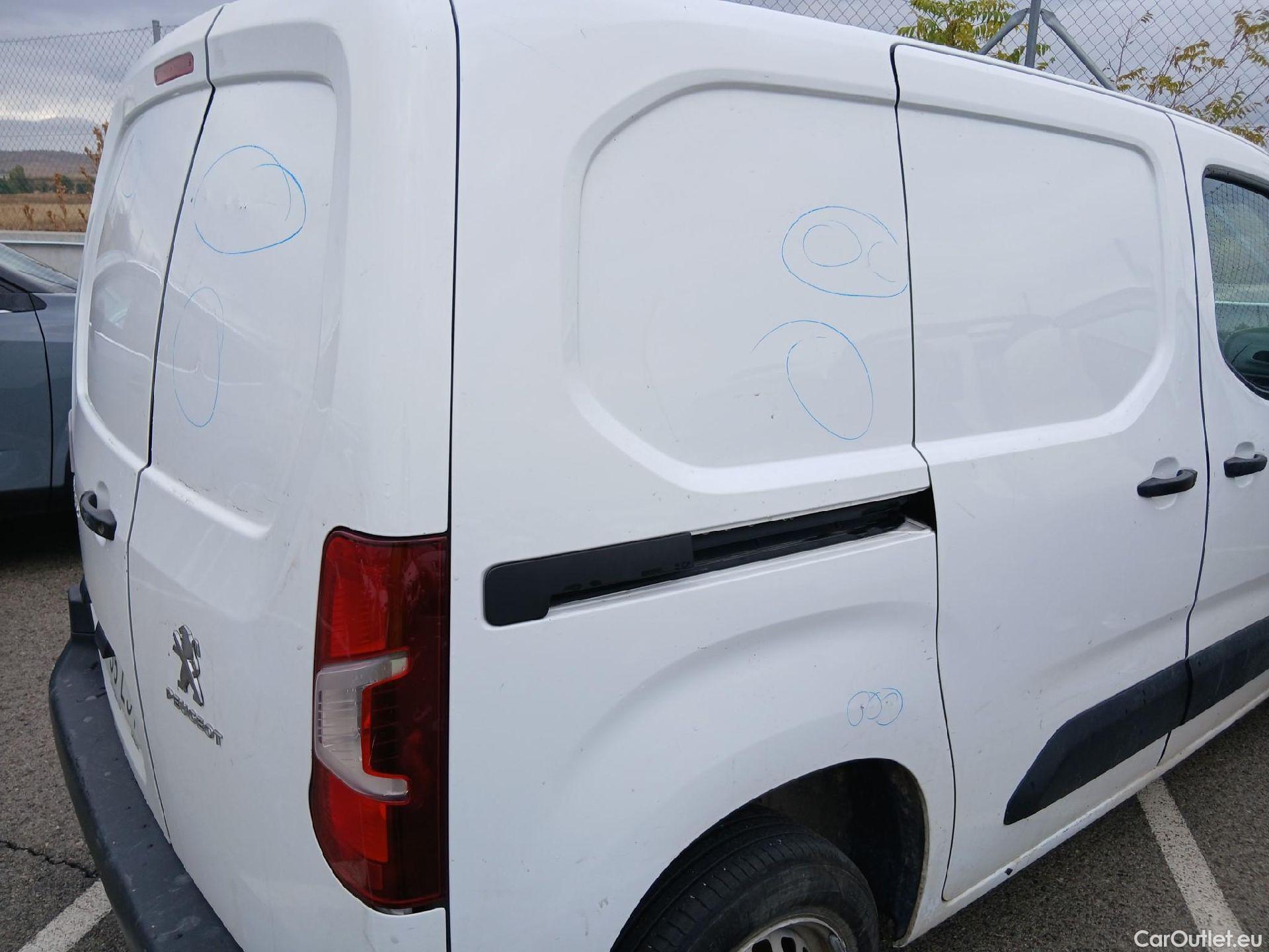  Peugeot  Partner PEUGEOT  / 2018 / 3P / furgón derivado de turismo Pro Standard 600kg BlueHDi 73kW #25