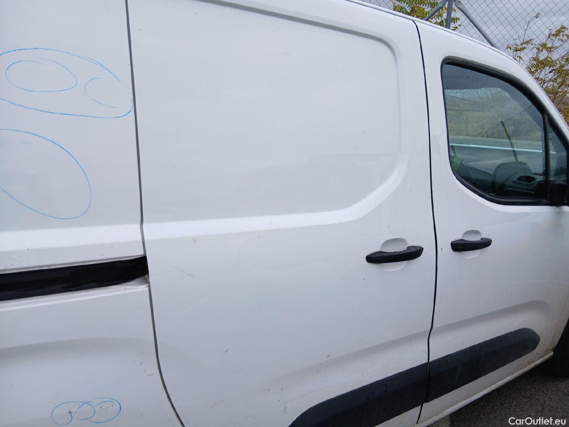  Peugeot  Partner PEUGEOT  / 2018 / 3P / furgón derivado de turismo Pro Standard 600kg BlueHDi 73kW #26