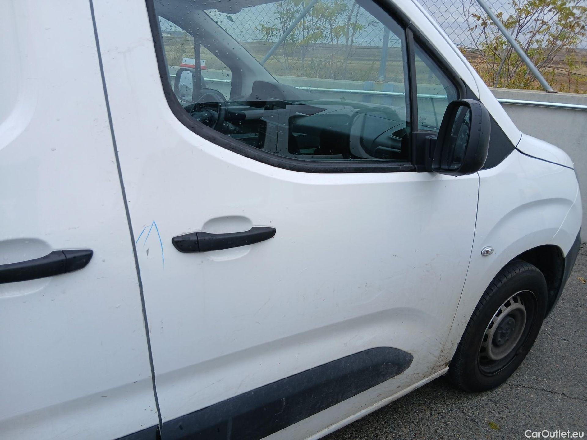  Peugeot  Partner PEUGEOT  / 2018 / 3P / furgón derivado de turismo Pro Standard 600kg BlueHDi 73kW #28