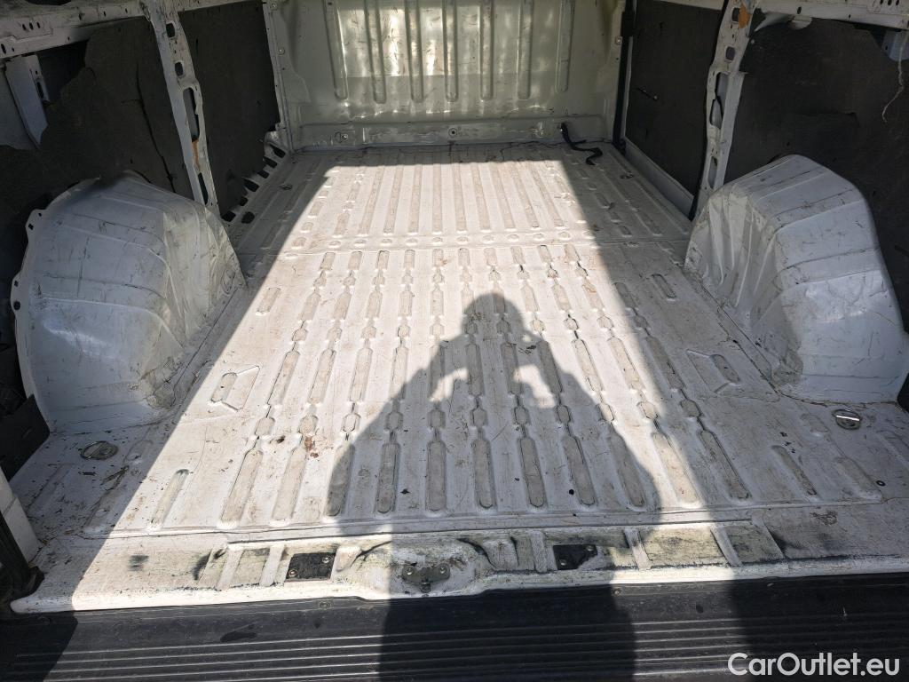  Peugeot  Boxer PEUGEOT  / 2014 / 4P / furgón 333 L2 H1 BHDI 103kW (140CV) S&S 6 V. M (AC) #20