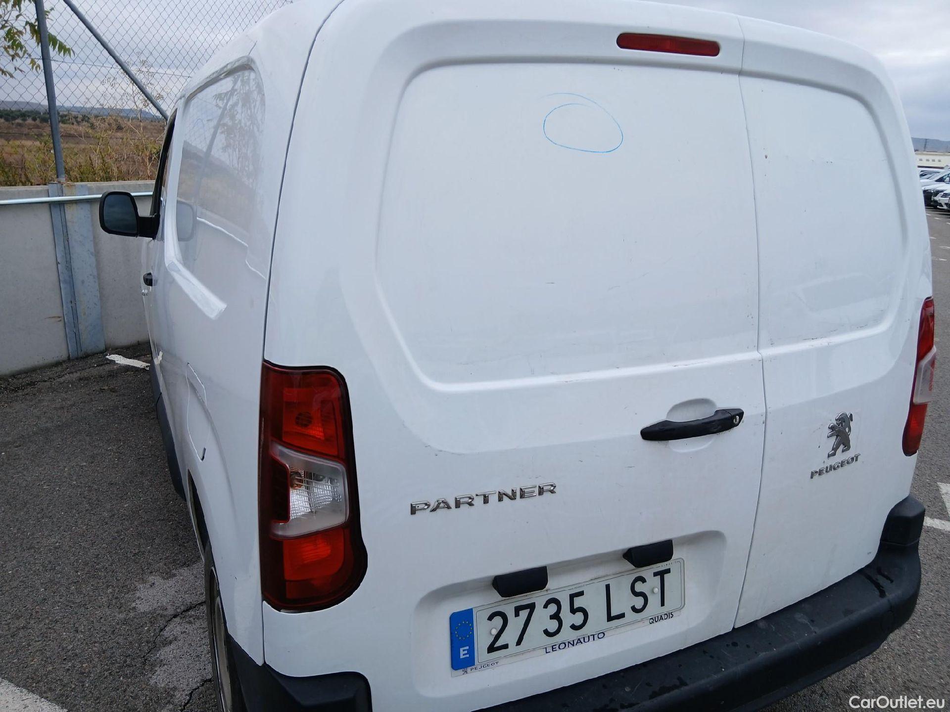  Peugeot  Partner PEUGEOT  / 2018 / 3P / furgón derivado de turismo Pro Standard 600kg BlueHDi 73kW #19