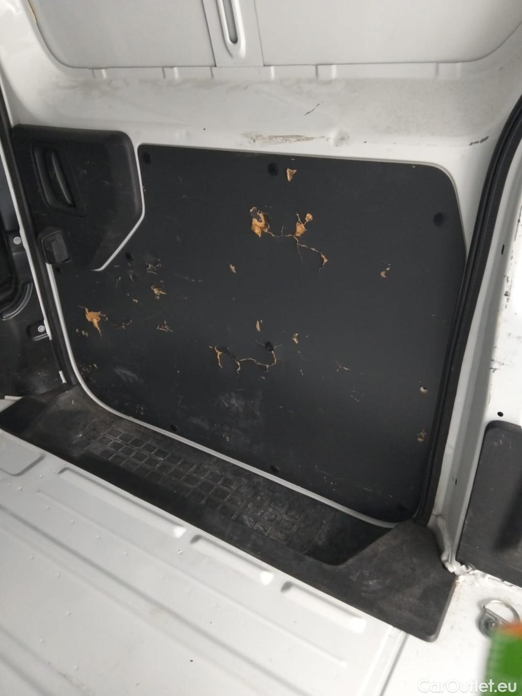  Peugeot  Expert PEUGEOT  / 2016 / 4P / furgón Furgón Pro 1.5 BlueHDi 100 Long #32