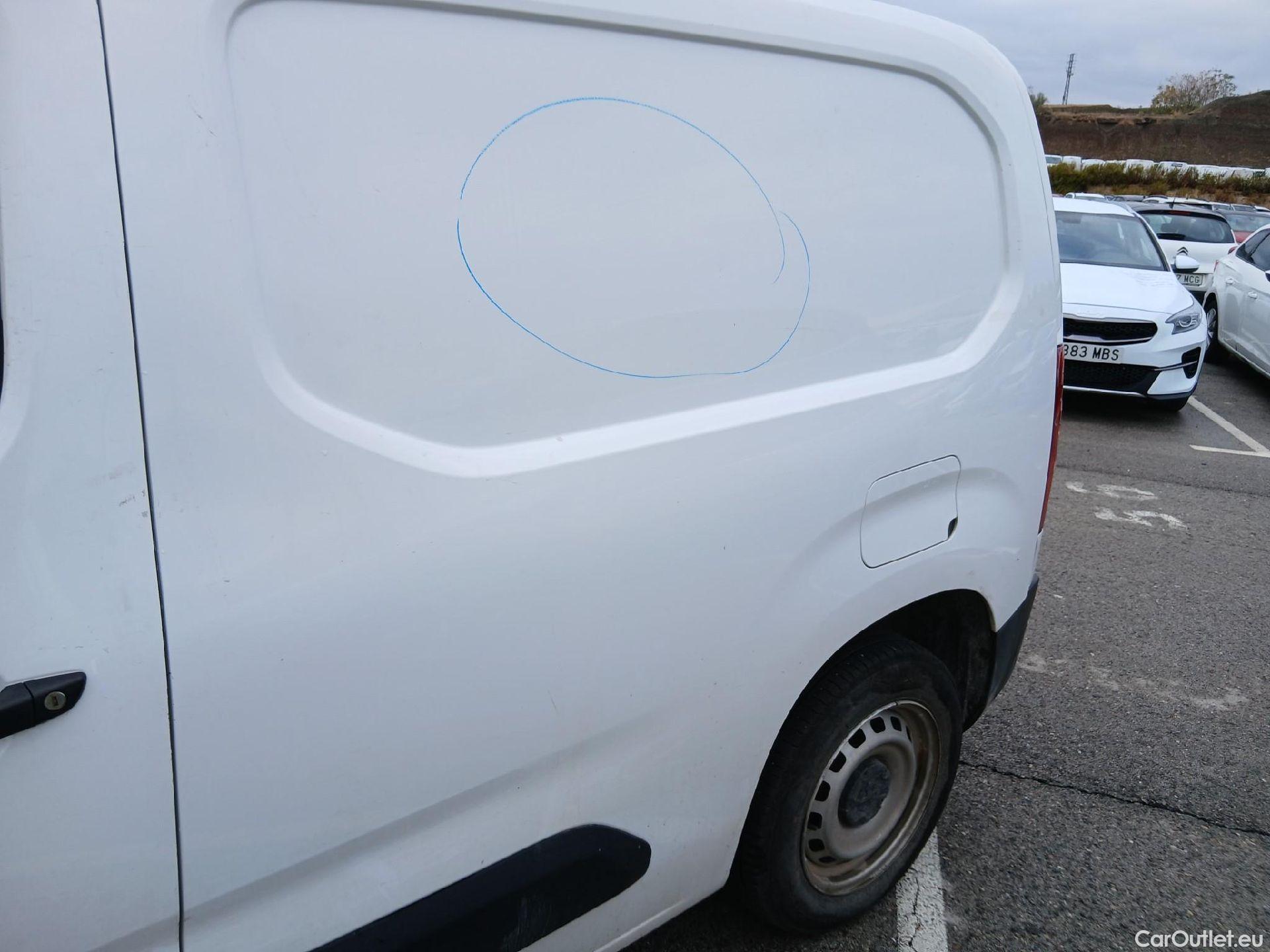  Peugeot  Partner PEUGEOT  / 2018 / 3P / furgón derivado de turismo Pro Standard 600kg BlueHDi 73kW #16