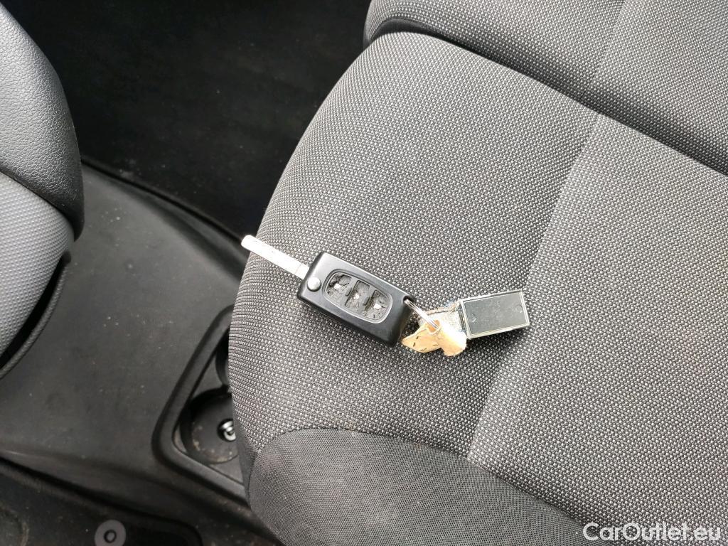  Peugeot  Partner PEUGEOT  VU 4p 2G furgón derivado de Furgón Confort PackL2 BlueHDi 73KW (100) #2