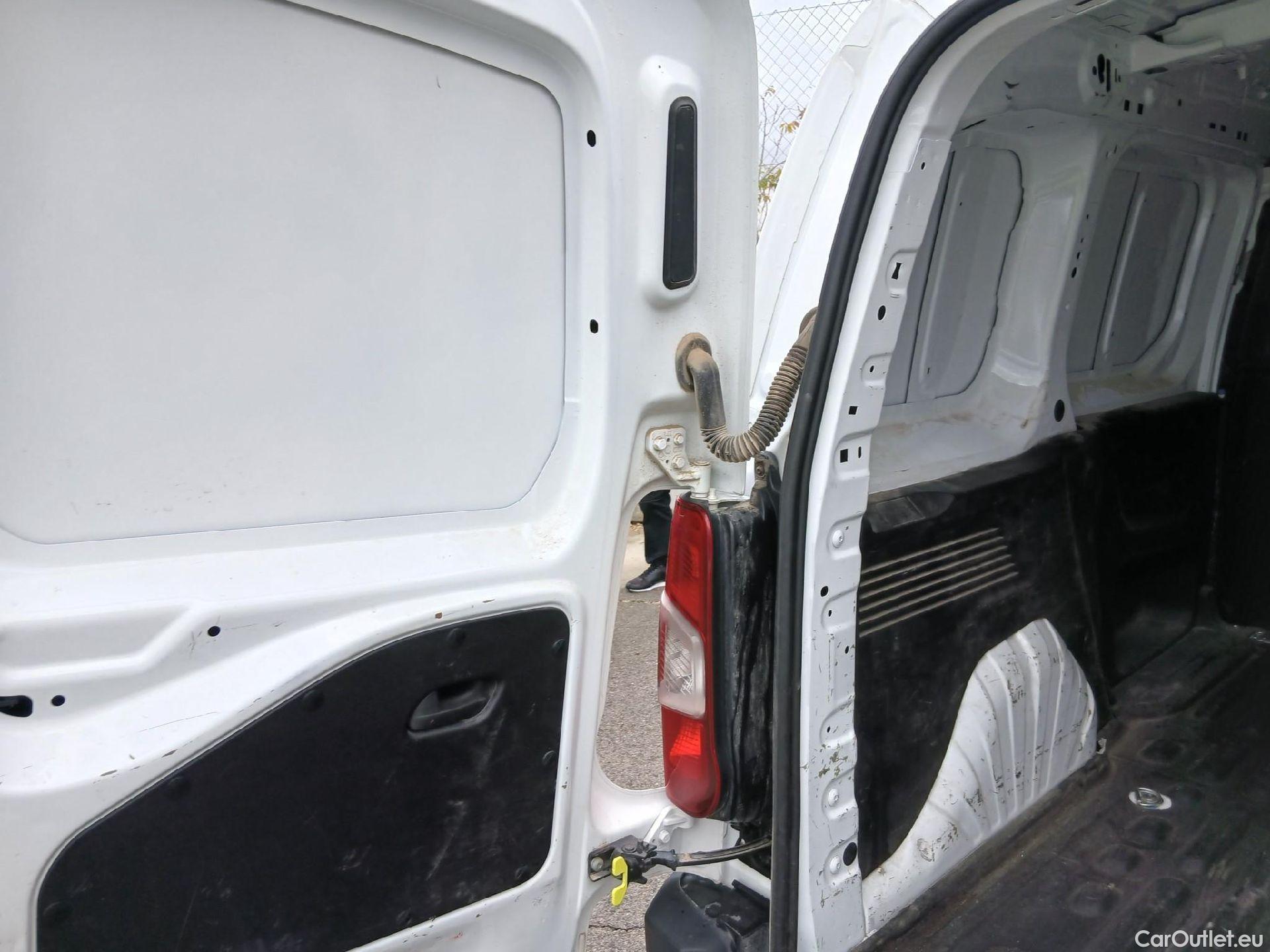  Peugeot  Partner PEUGEOT  / 2018 / 3P / furgón derivado de turismo Pro Standard 600kg BlueHDi 73kW #4