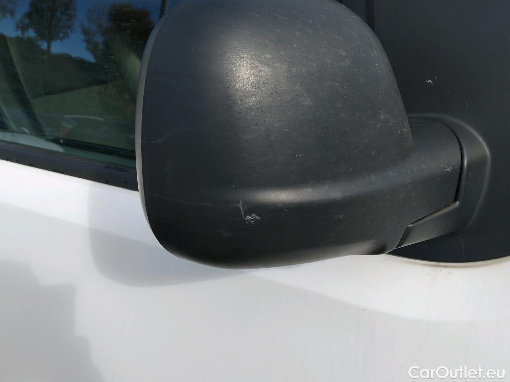  Peugeot  Expert PEUGEOT  / 2016 / 4P / furgón Furgón Pro 1.5 BlueHDi 100 Long #44