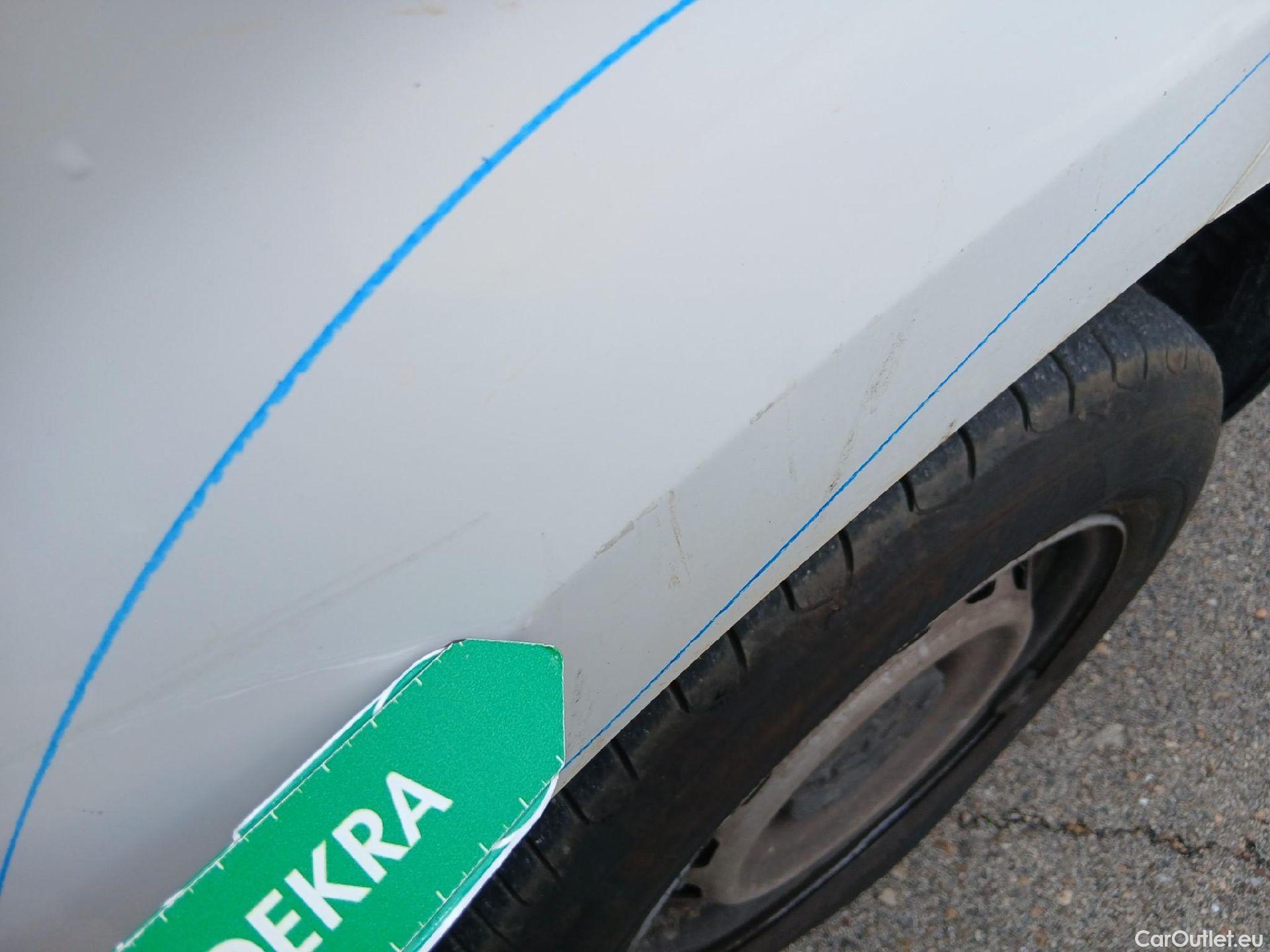  Peugeot  Partner PEUGEOT  / 2018 / 3P / furgón derivado de turismo Pro Standard 600kg BlueHDi 73kW #30