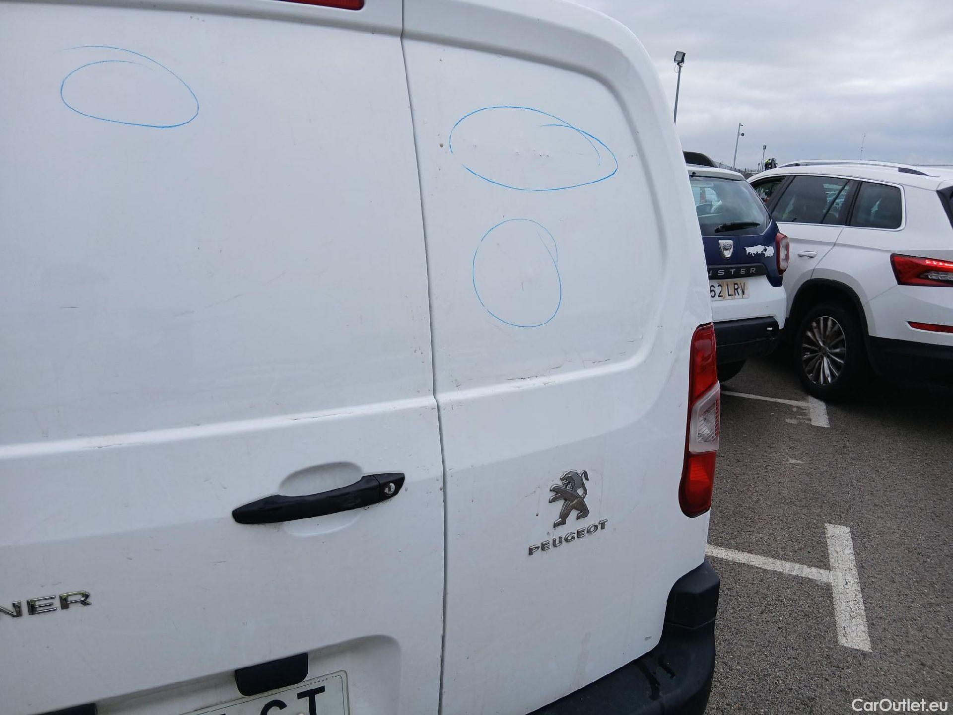  Peugeot  Partner PEUGEOT  / 2018 / 3P / furgón derivado de turismo Pro Standard 600kg BlueHDi 73kW #22