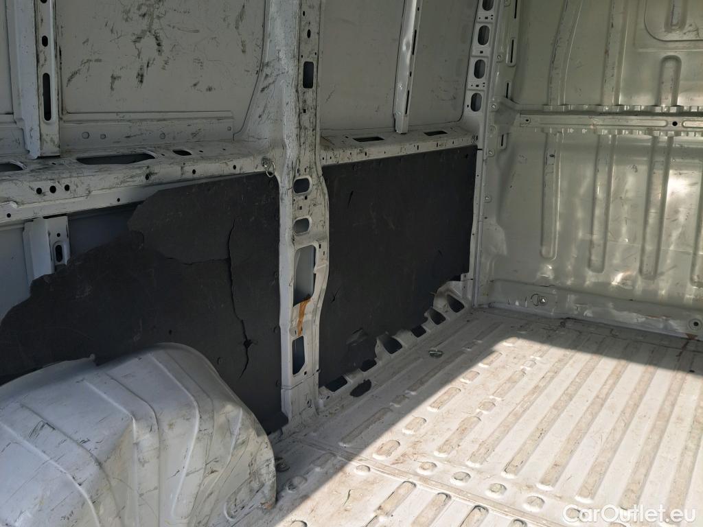  Peugeot  Boxer PEUGEOT  / 2014 / 4P / furgón 333 L2 H1 BHDI 103kW (140CV) S&S 6 V. M (AC) #36