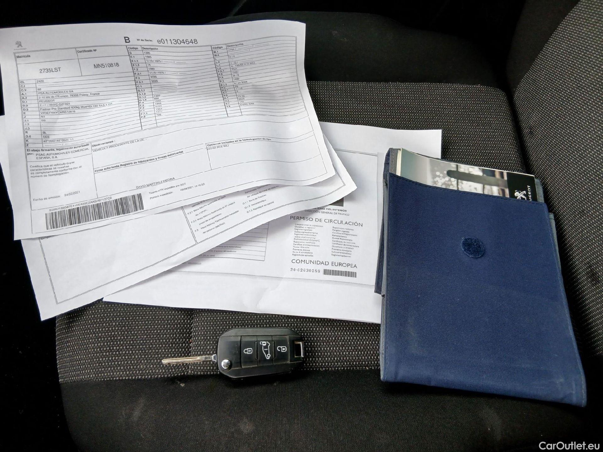  Peugeot  Partner PEUGEOT  / 2018 / 3P / furgón derivado de turismo Pro Standard 600kg BlueHDi 73kW #3