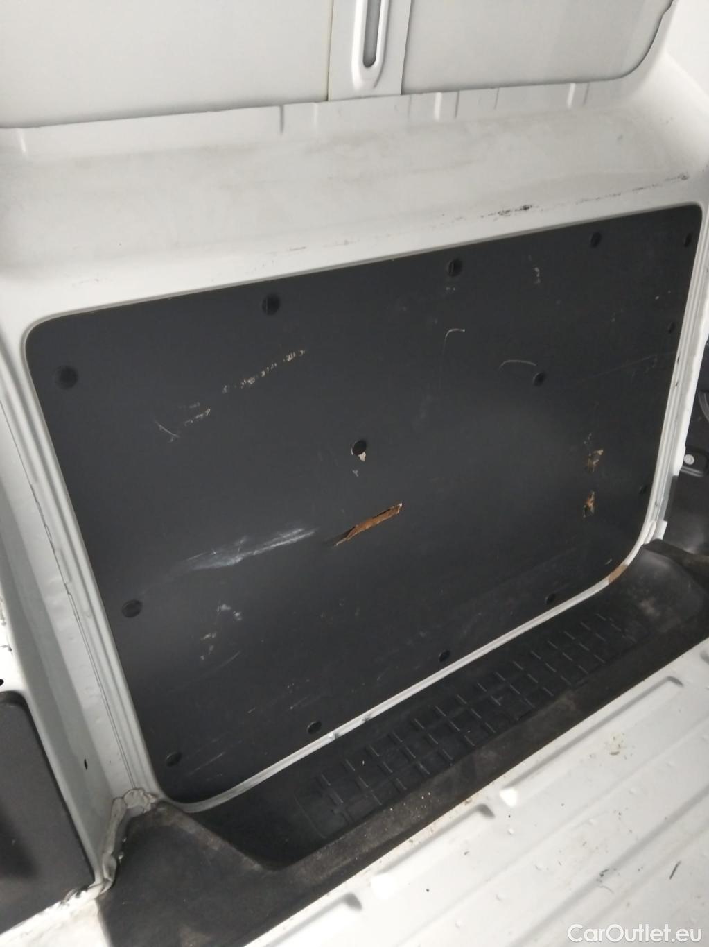  Peugeot  Expert PEUGEOT  / 2016 / 4P / furgón Furgón Pro 1.5 BlueHDi 100 Long #28