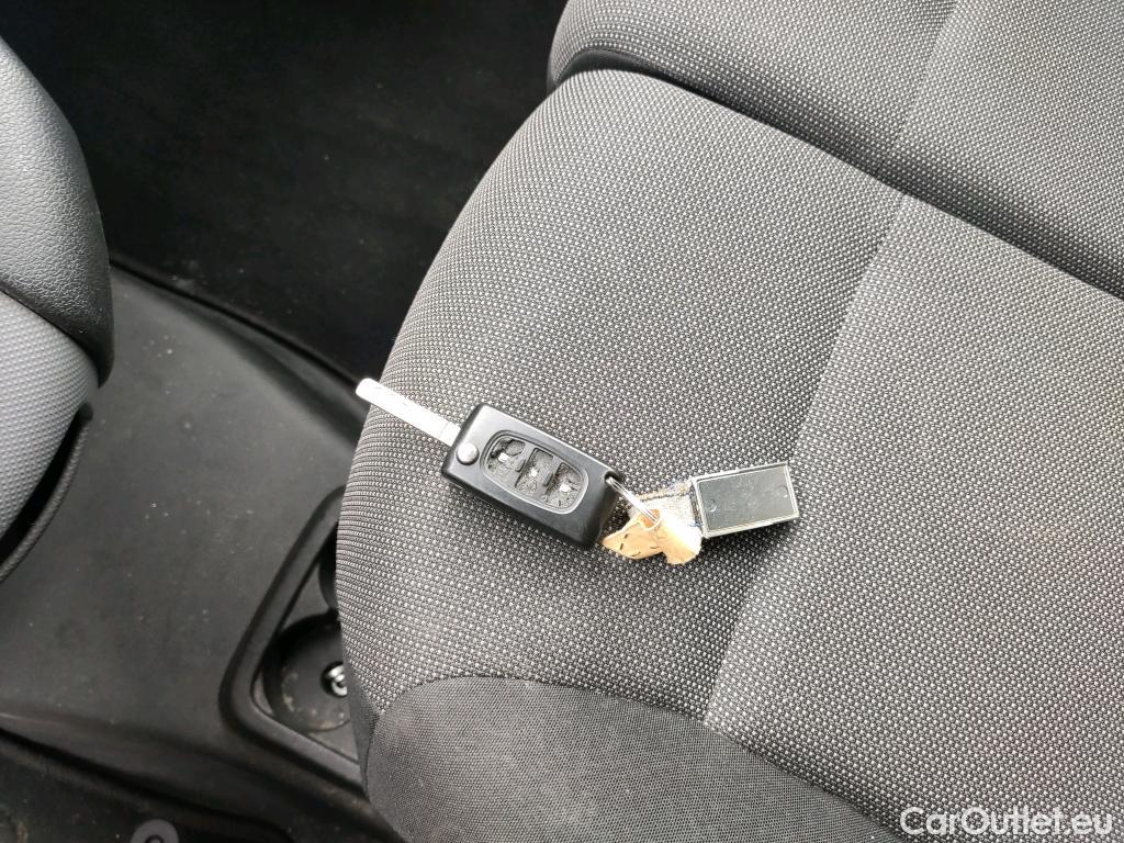  Peugeot  Partner PEUGEOT  VU 4p 2G furgón derivado de Furgón Confort PackL2 BlueHDi 73KW (100) #1