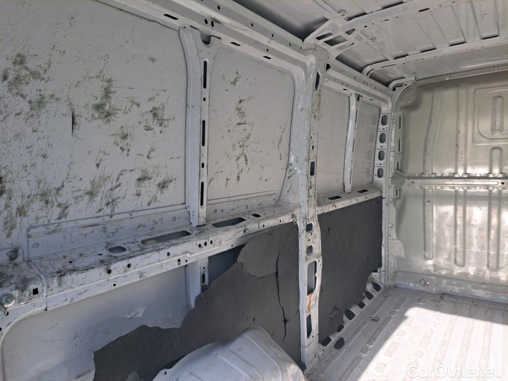  Peugeot  Boxer PEUGEOT  / 2014 / 4P / furgón 333 L2 H1 BHDI 103kW (140CV) S&S 6 V. M (AC) #17