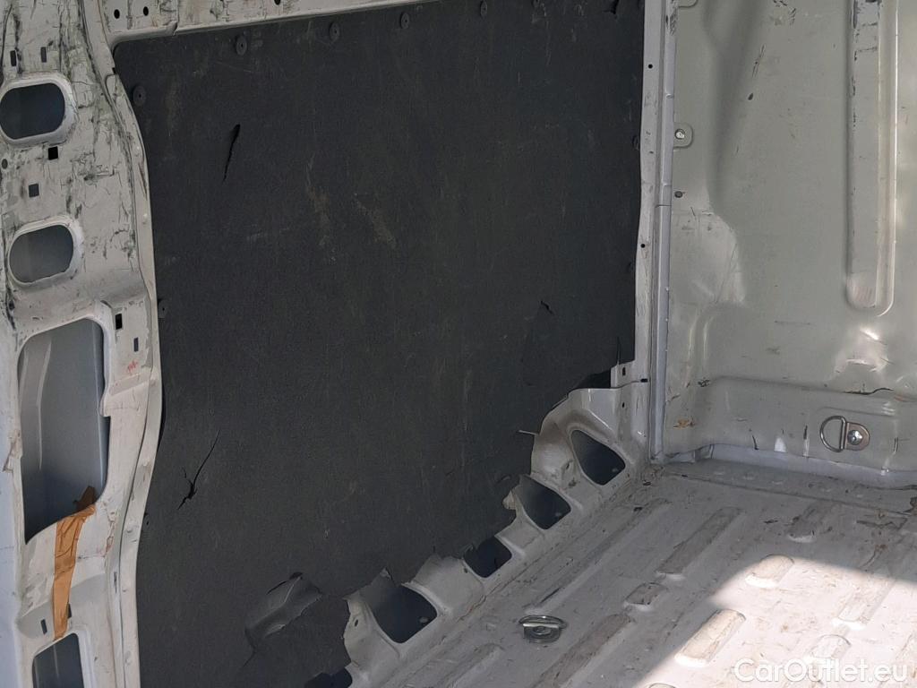  Peugeot  Boxer PEUGEOT  / 2014 / 4P / furgón 333 L2 H1 BHDI 103kW (140CV) S&S 6 V. M (AC) #37