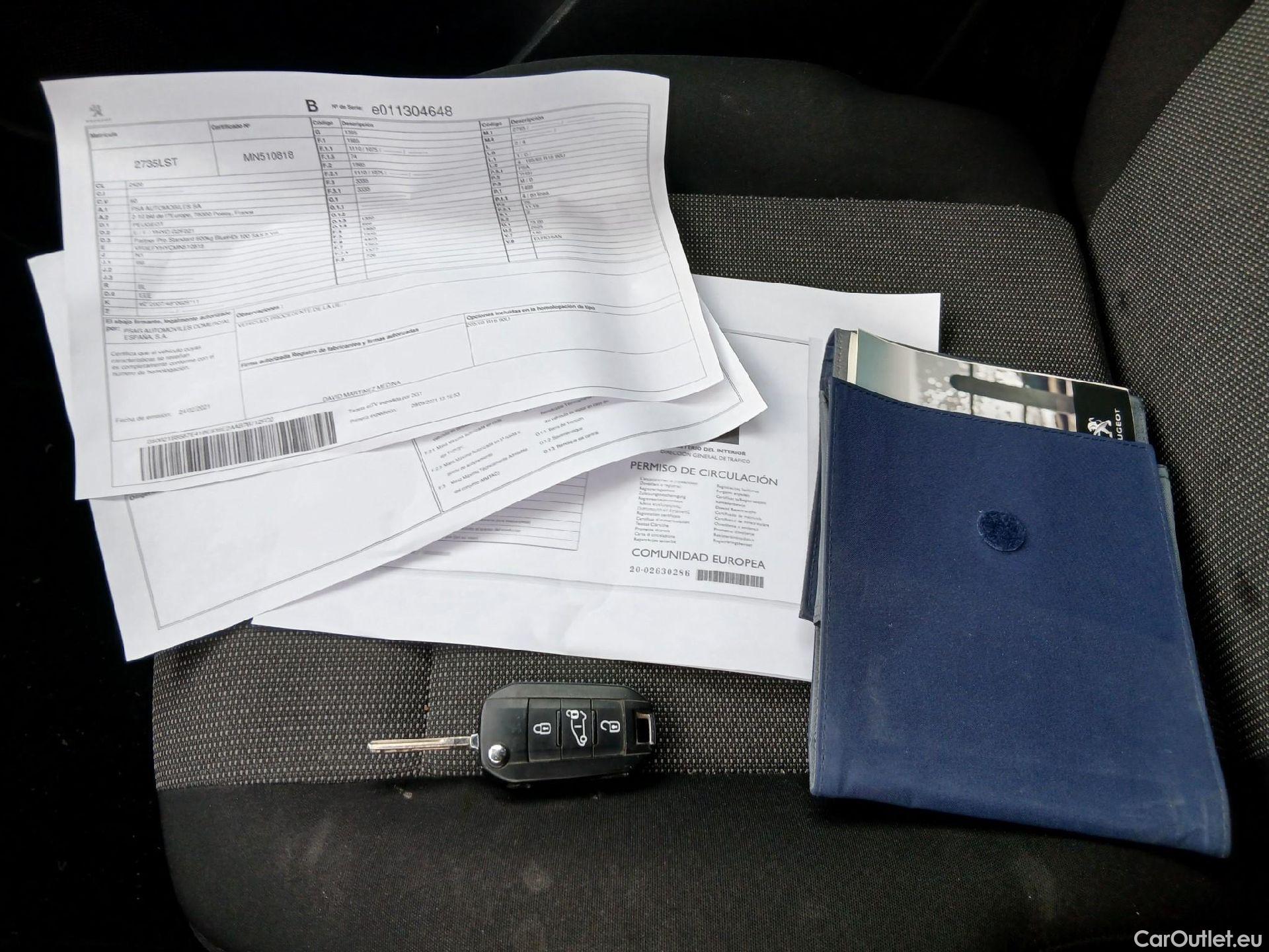  Peugeot  Partner PEUGEOT  / 2018 / 3P / furgón derivado de turismo Pro Standard 600kg BlueHDi 73kW #1