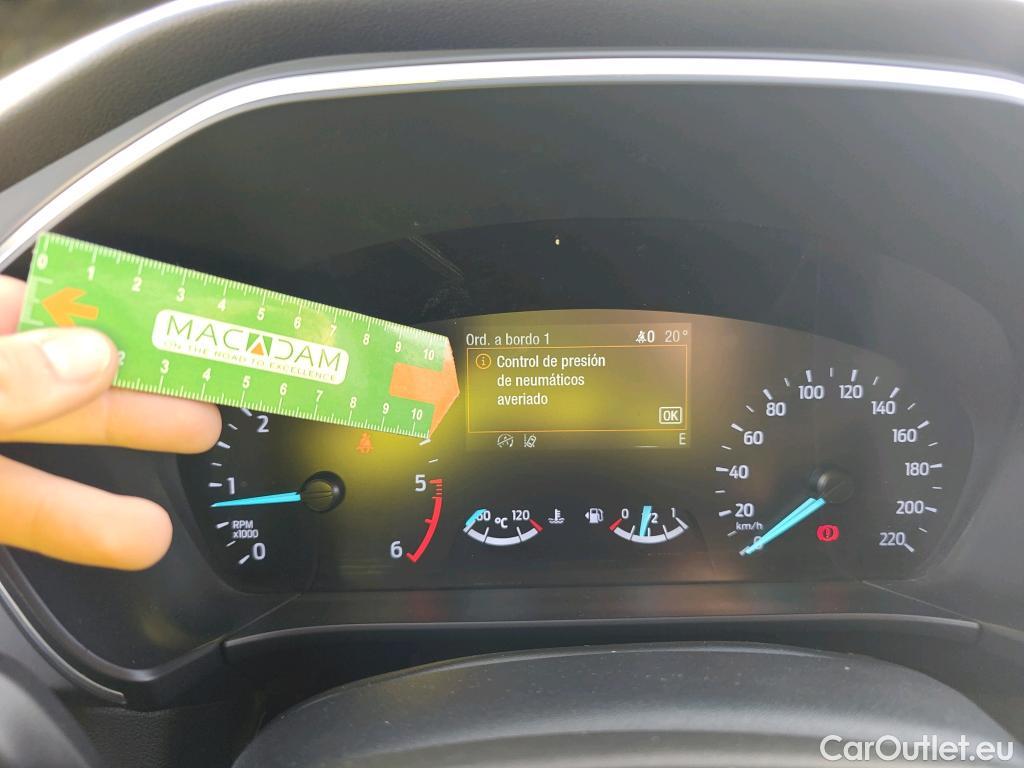  Ford  Kuga FORD  / 2019 / 5P / todoterreno Titanium 1.5 EcoBlue 88kW (120CV) #62