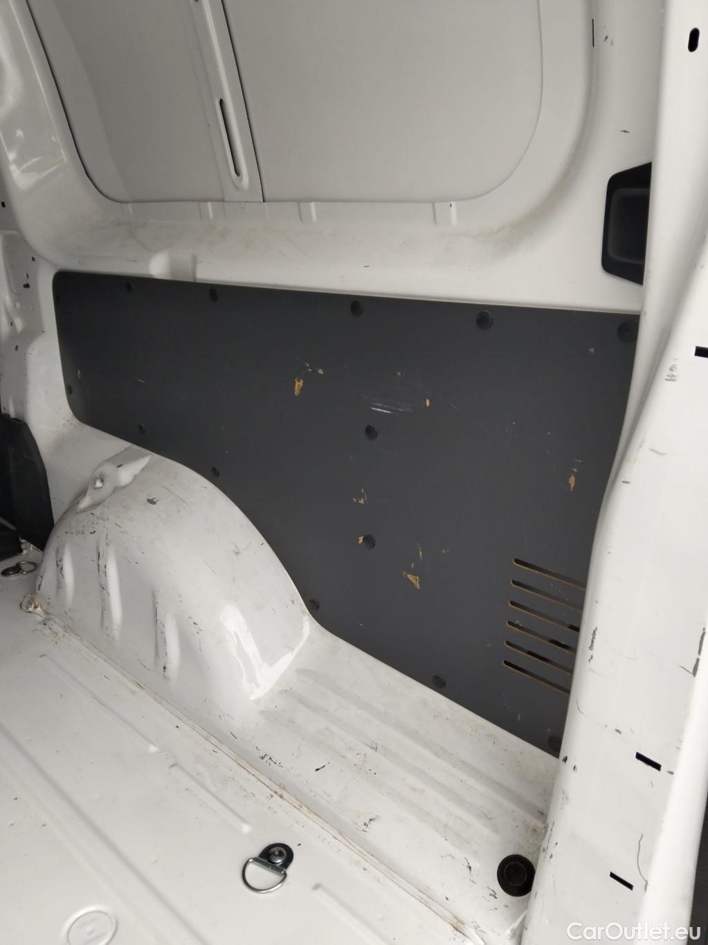  Peugeot  Expert PEUGEOT  / 2016 / 4P / furgón Furgón Pro 1.5 BlueHDi 100 Long #20