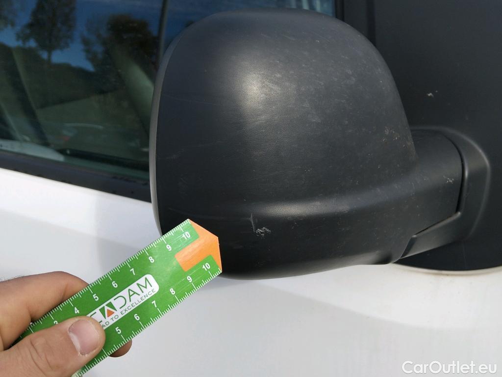  Peugeot  Expert PEUGEOT  / 2016 / 4P / furgón Furgón Pro 1.5 BlueHDi 100 Long #45