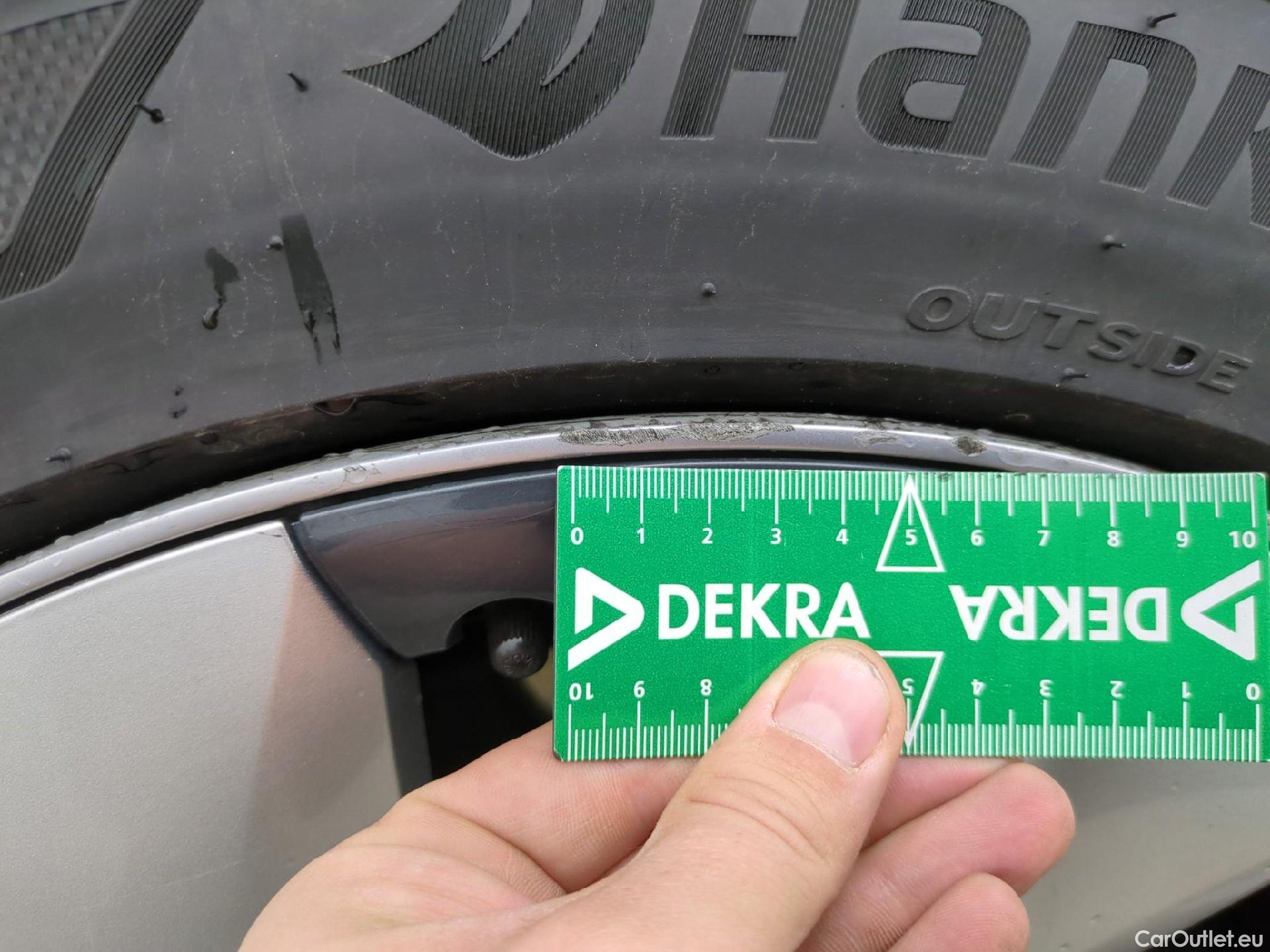  Tesla  Model Y TESLA  / 2021 / 5P / SUV RWD #18