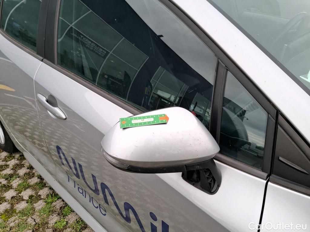  Toyota  Corolla TOYOTA  / 2018 / 5P / Berline Hybride 122h Dynamic Business Supp Lomb #18