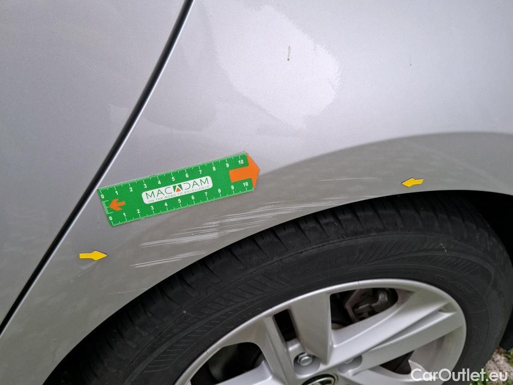  Toyota  Corolla TOYOTA  / 2018 / 5P / Berline Hybride 122h Dynamic Business Supp Lomb #7