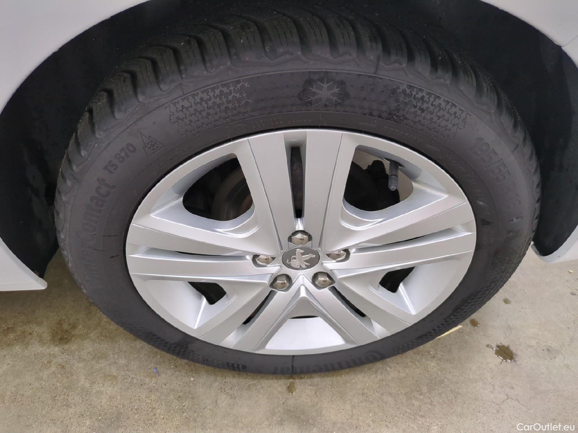  Peugeot  208  Allure Business 1.2 PureTech 110CV BVM5 E6 #4