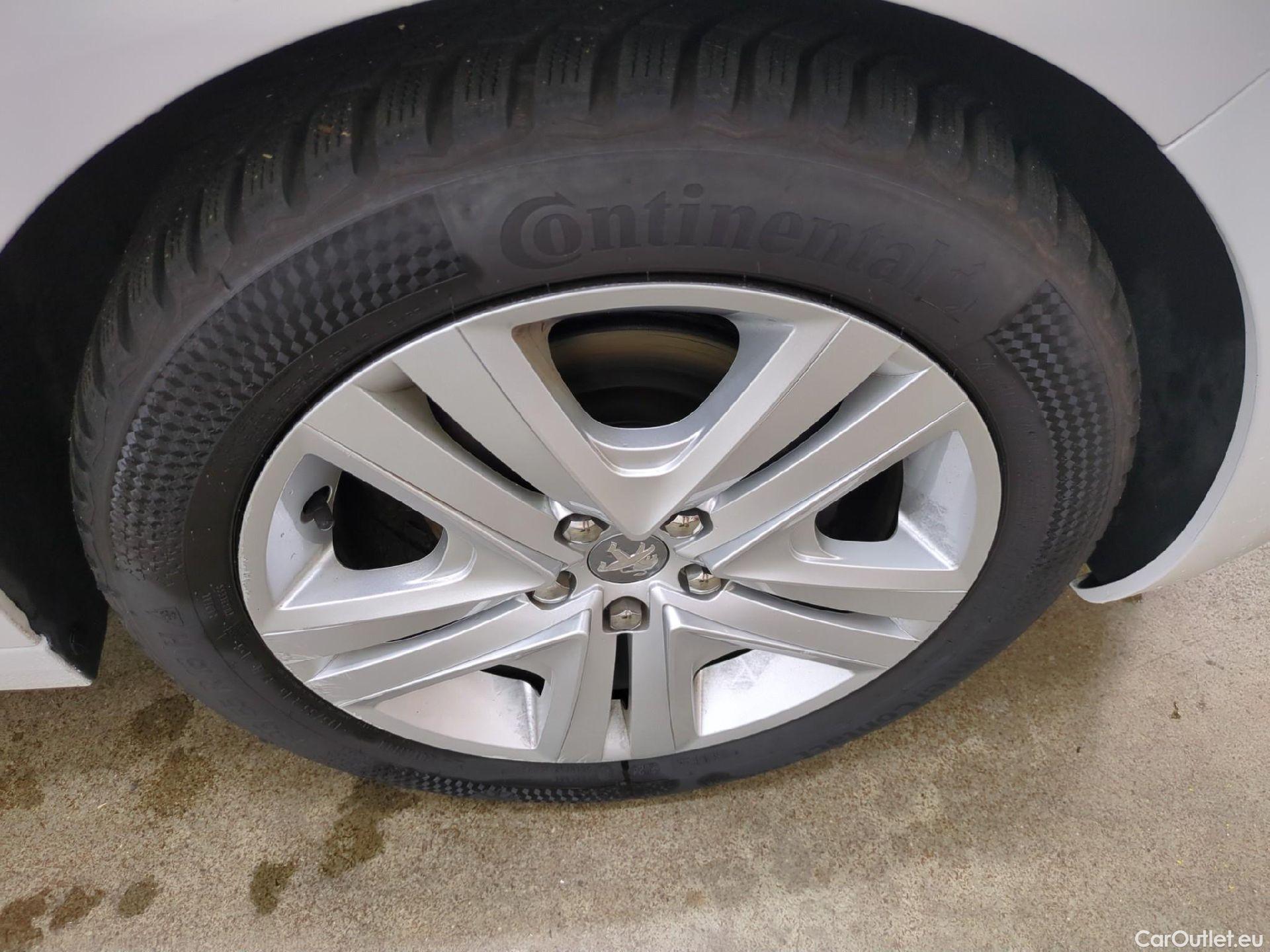  Peugeot  208  Allure Business 1.2 PureTech 110CV BVM5 E6 #2