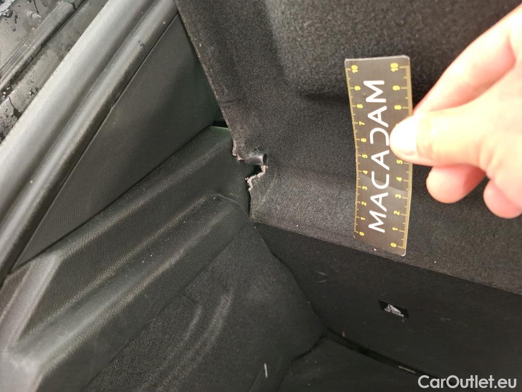  Peugeot  208 PEUGEOT  / 2019 / 5P / Berline Puretech 75 S&S LIKE #2