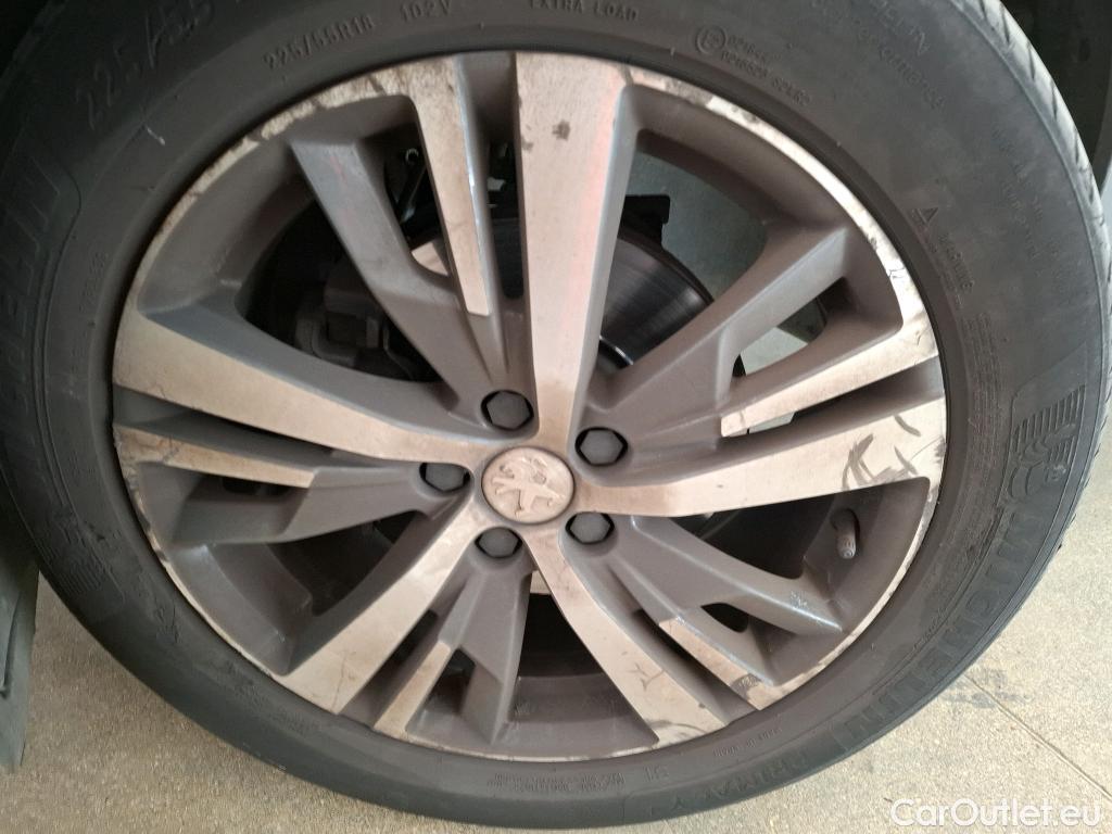  Peugeot  3008  Allure Pack 1.2 PureTech 130CV BVA8 E6d #31