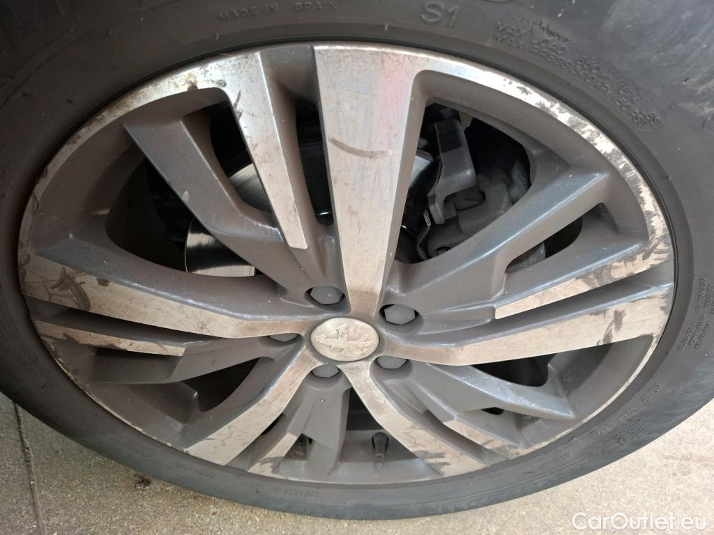  Peugeot  3008  Allure Pack 1.2 PureTech 130CV BVA8 E6d #36