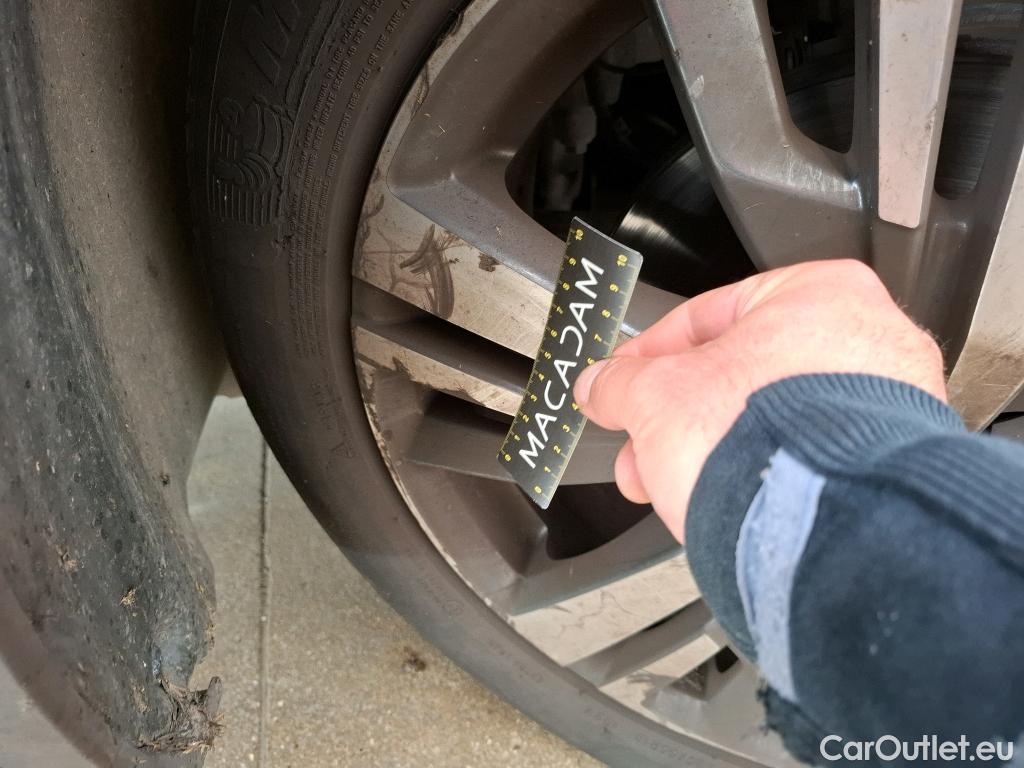  Peugeot  3008  Allure Pack 1.2 PureTech 130CV BVA8 E6d #38