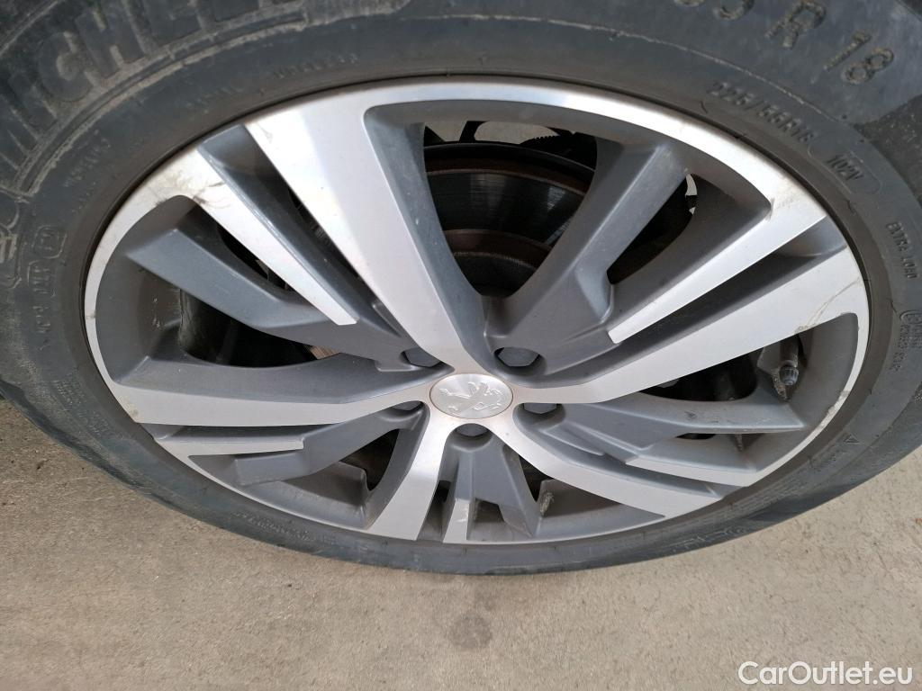  Peugeot  3008  Allure Pack 1.2 PureTech 130CV BVA8 E6d #40