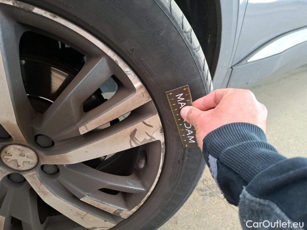  Peugeot  3008  Allure Pack 1.2 PureTech 130CV BVA8 E6d #32