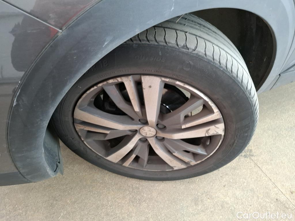  Peugeot  3008  Allure Pack 1.2 PureTech 130CV BVA8 E6d #13