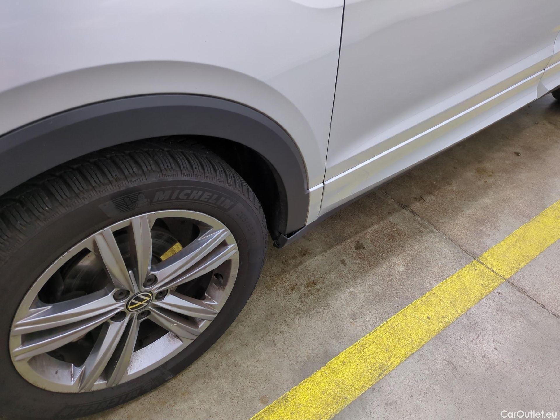  Volkswagen  T-CROSS VOLKSWAGEN  / 2018 / 5P / SUV 1.0 TSI 110ch DSG R-Line(SP) #16