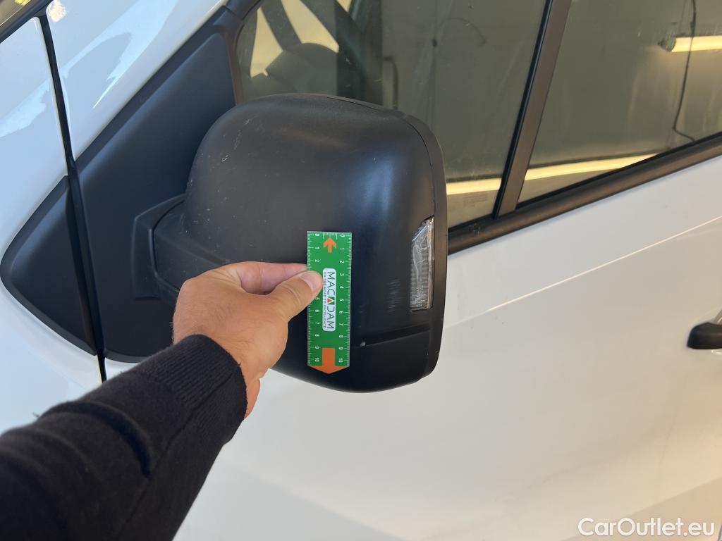  Renault  Trafic  Fourgon L2H1 3T Grand Confort 2.0 dCi 130CV BVM6 E6d #48