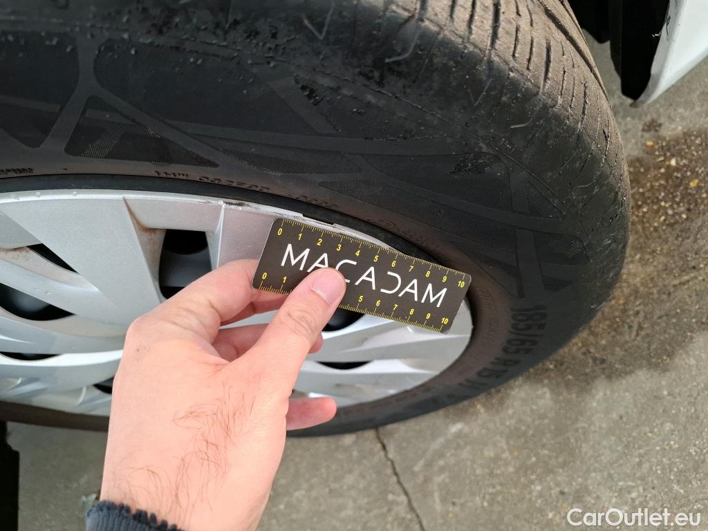  Toyota  Yaris TOYOTA  Hybride / 2019 / 5P / Berline Hybride 116h Dynamic Business Stage Acad #34