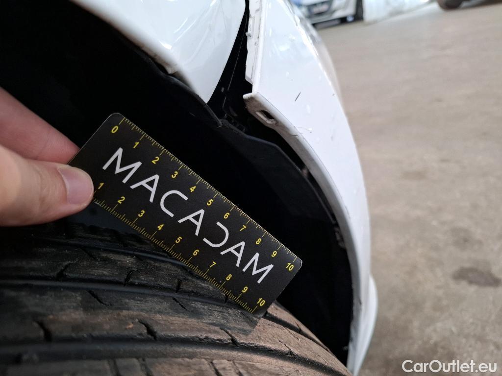  Toyota  Yaris TOYOTA  Hybride / 2019 / 5P / Berline Hybride 116h Dynamic Business Stage Acad #36