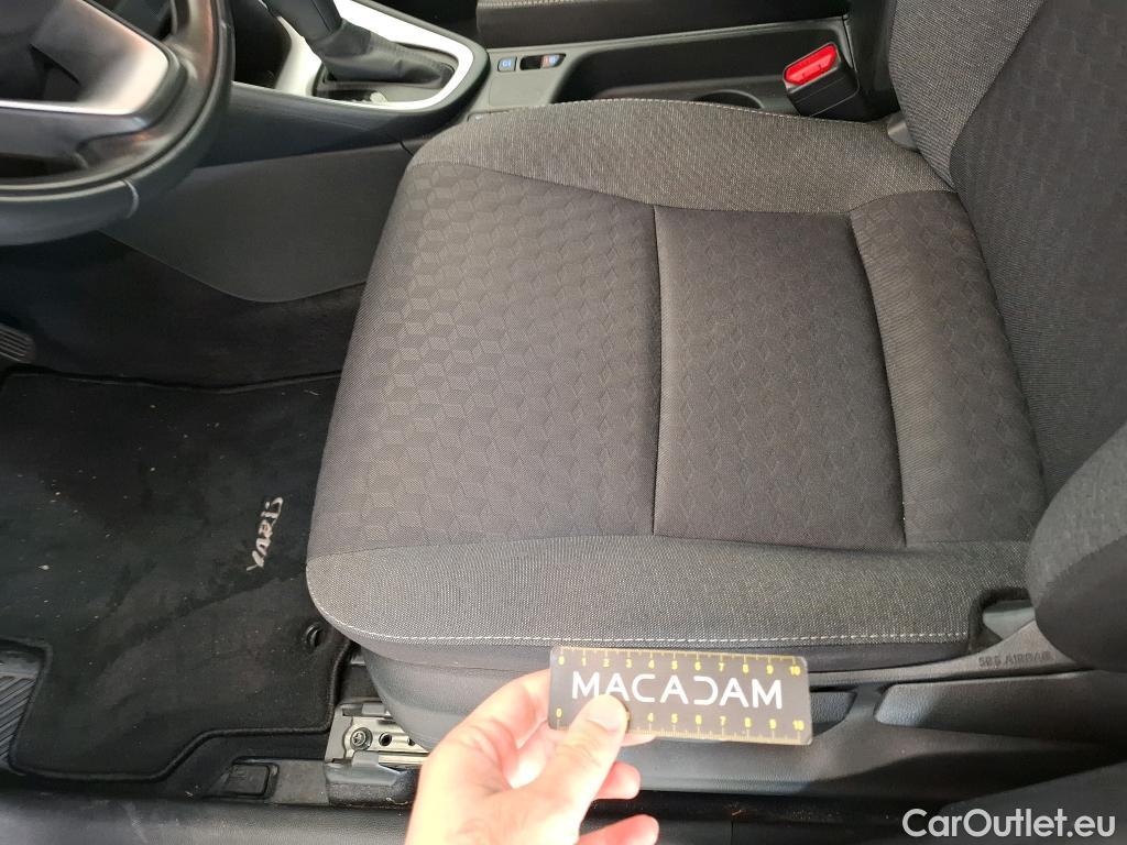  Toyota  Yaris TOYOTA  Hybride / 2019 / 5P / Berline Hybride 116h Dynamic Business Stage Acad #39