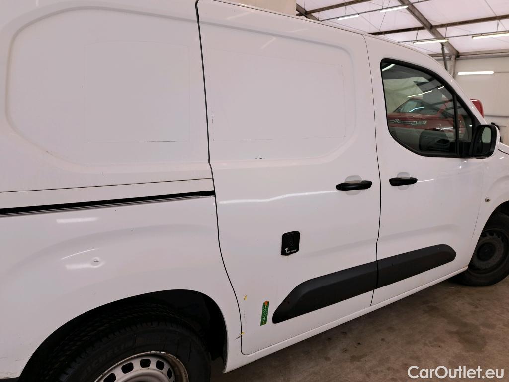 Opel  Combo OPEL  / 2018 / 4P / Fourgonnette 1.5 diesel 100chL1H1/stand CARGO PACK C #11