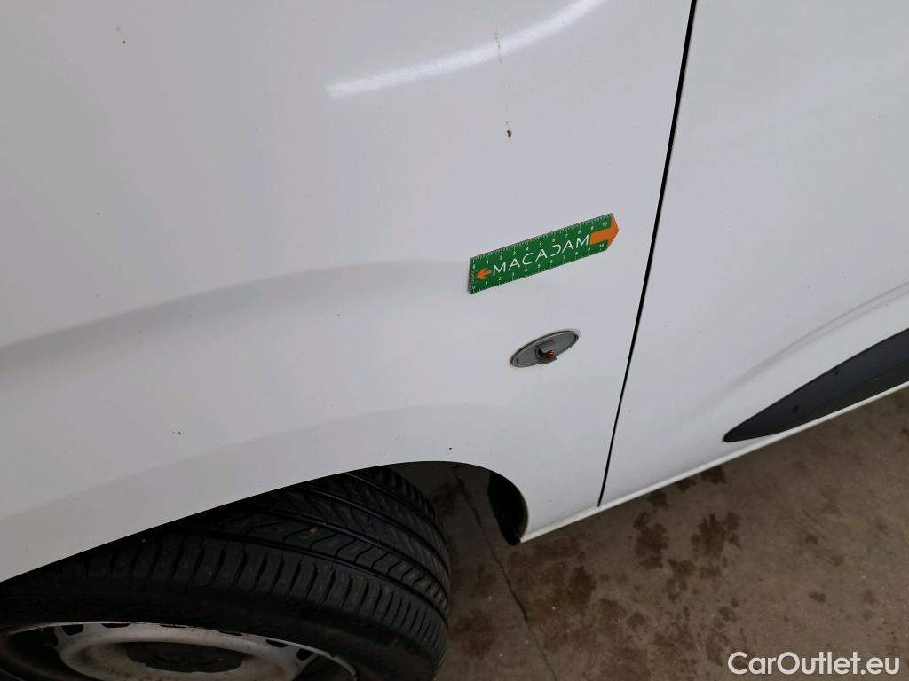  Opel  Combo OPEL  / 2018 / 4P / Fourgonnette 1.5 diesel 100chL1H1/stand CARGO PACK C #30