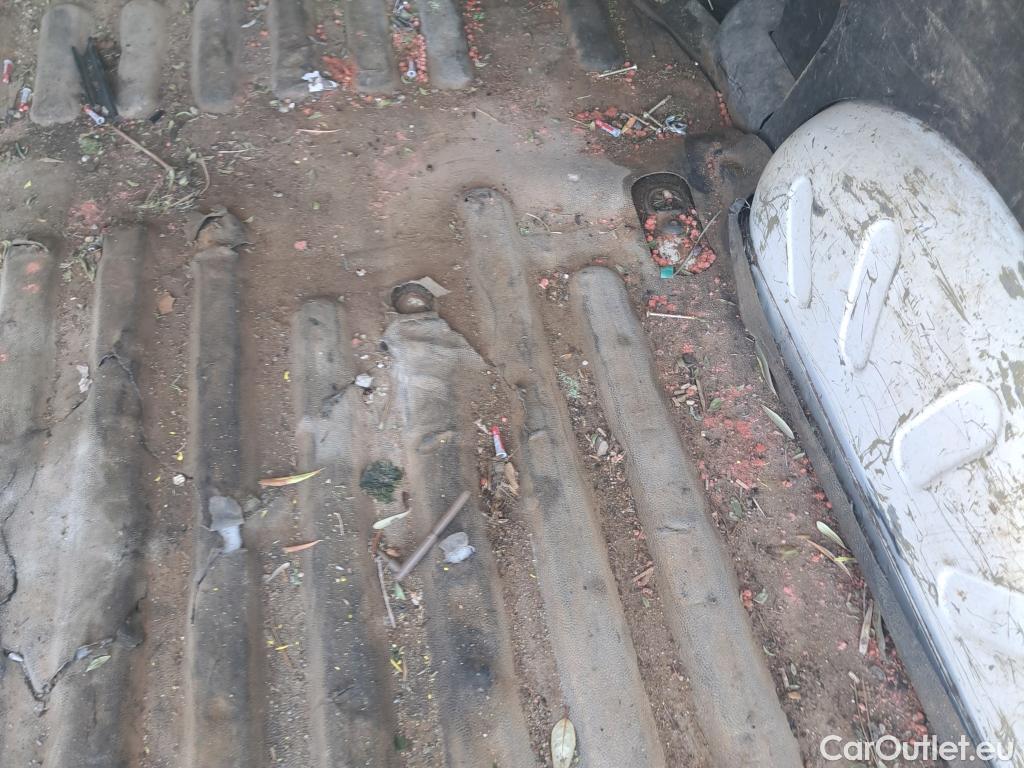  Peugeot  Partner PEUGEOT  / 2015 / 3P / furgón derivado de turismo Furgón Confort L1 BlueHDi 73KW (100CV) #4