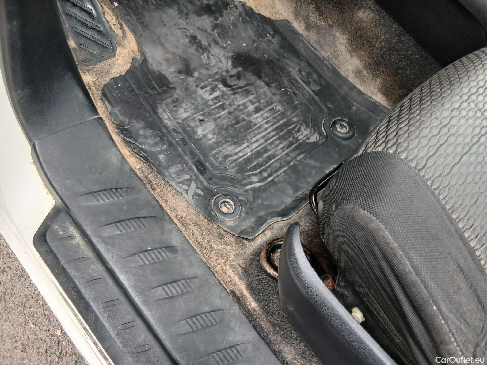  Toyota  Hilux TOYOTA  / 2016 / 2P / pickup 2.4 D-4D Cabina Sencilla GX #5