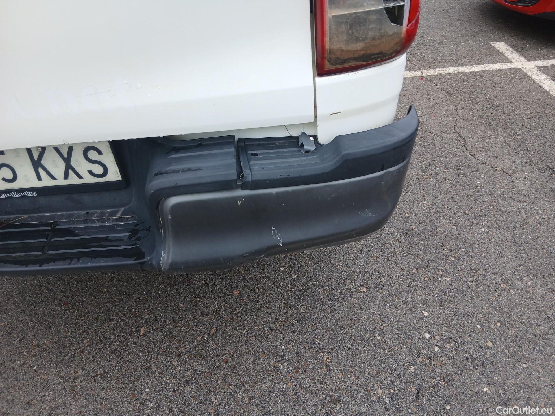  Toyota  Hilux TOYOTA  / 2016 / 2P / pickup 2.4 D-4D Cabina Sencilla GX #32