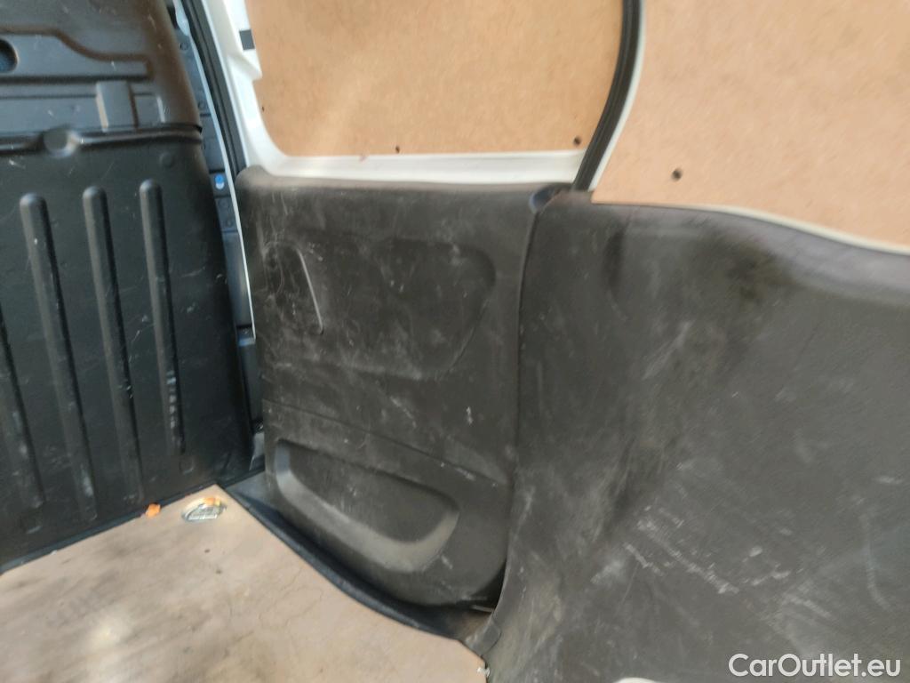  Opel  Combo OPEL  / 2018 / 3P / furgón derivado de turismo 1.5 TD 75kW (100CV) Express L H1 650kg #32