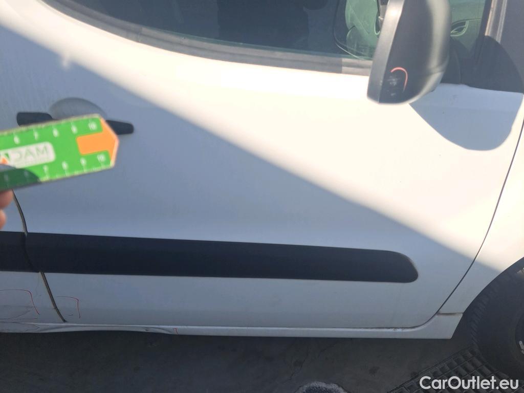  Peugeot  Partner PEUGEOT  / 2015 / 3P / furgón derivado de turismo Furgón Confort L1 BlueHDi 73KW (100CV) #31