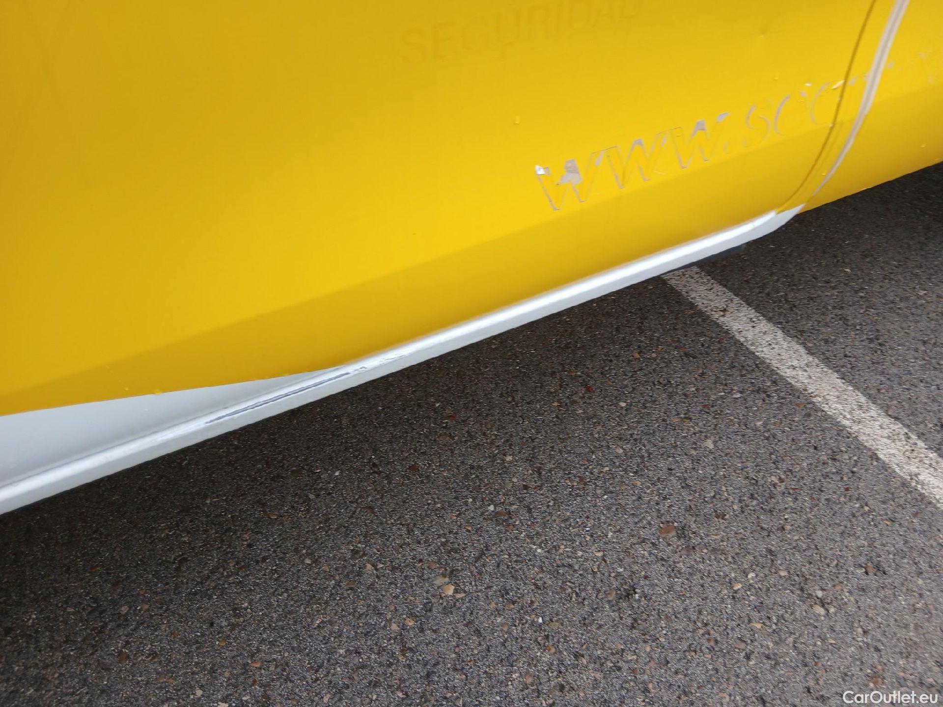  Toyota  Hilux TOYOTA  / 2016 / 2P / pickup 2.4 D-4D Cabina Sencilla GX #24