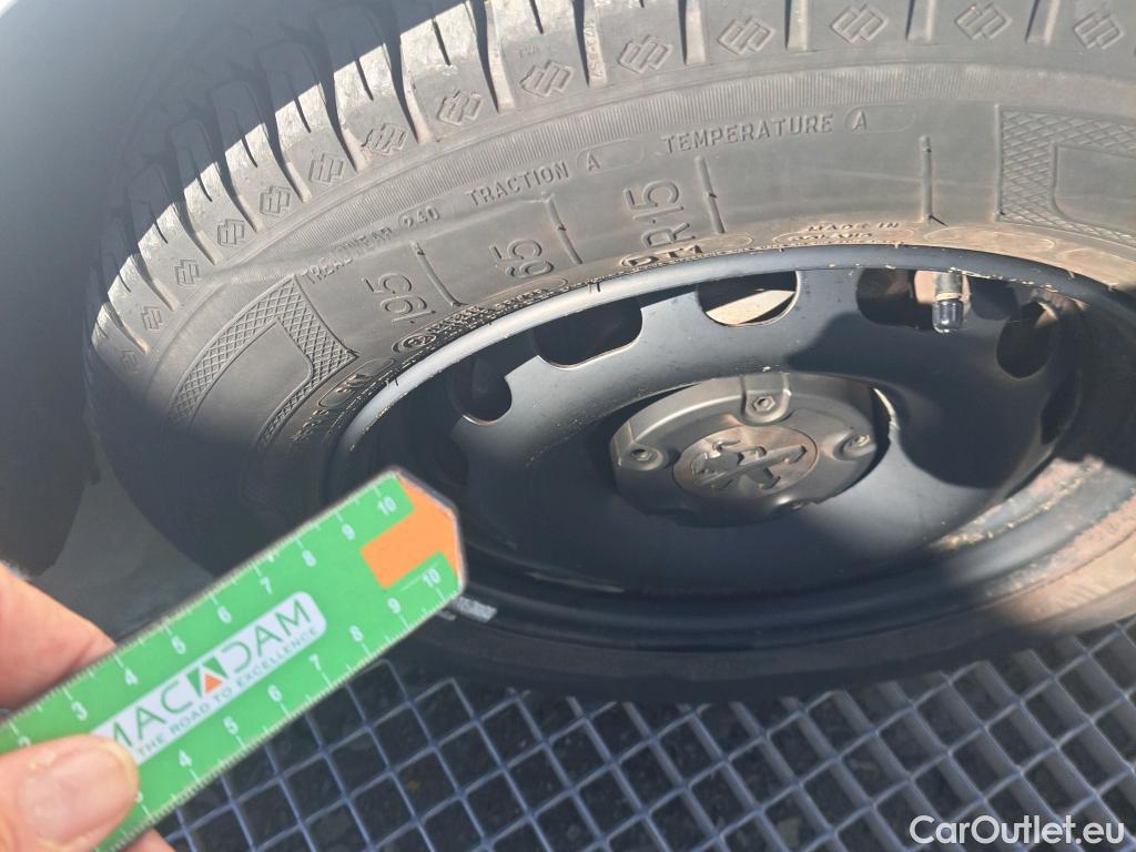  Peugeot  Partner PEUGEOT  / 2015 / 3P / furgón derivado de turismo Furgón Confort L1 BlueHDi 73KW (100CV) #92