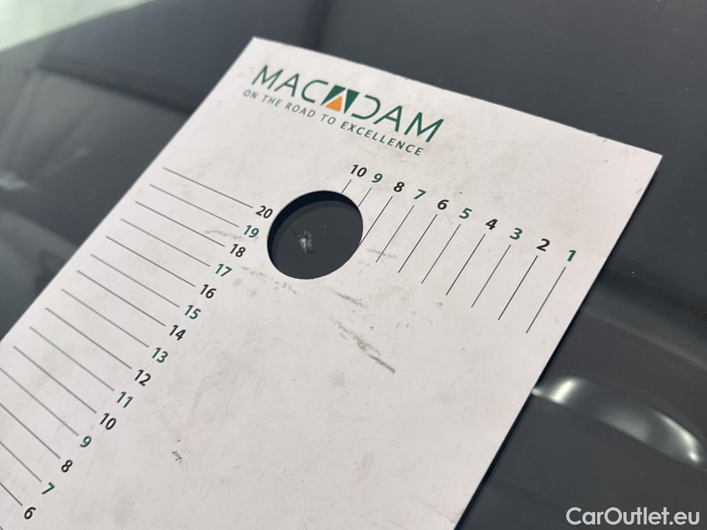  Mercedes  A-Klasse MERCEDES-BENZ Classe A Compact / 2018 / 5P / Berline A 200 d AMG Line 8G-DCT #37